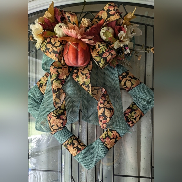 Beautiful Burlap Square Autumn Wreath - Picture 13 of 14